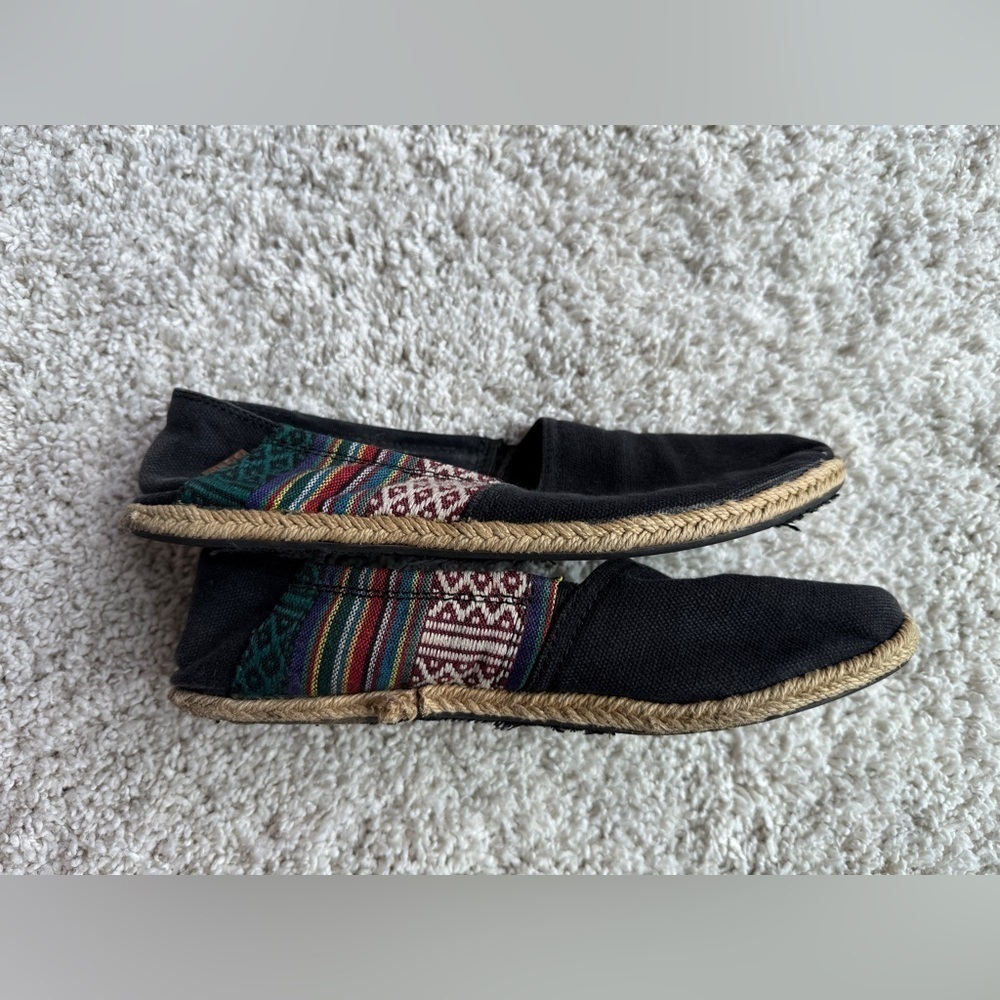 Aldo Unisex Black Slip Ons With Baha Print On Sides and Knit Jute Sole Sz 40 - Picture 4 of 9